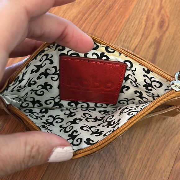 HOBO Genuine leather yellow wristlet wallet - Picture 3 of 4